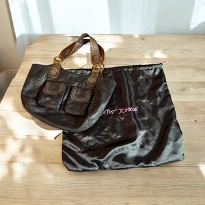 BETSEY JOHNSON VINTAGE BLACK LEATHER GROMMET TOTE – MID-2000s